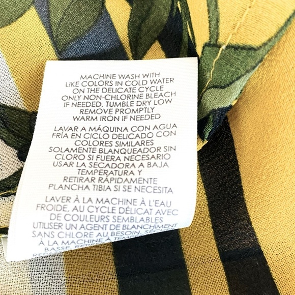 CAbi Floral Spring Scene Ruffle Bell Sleeve Blouse Size S - Picture 8 of 8